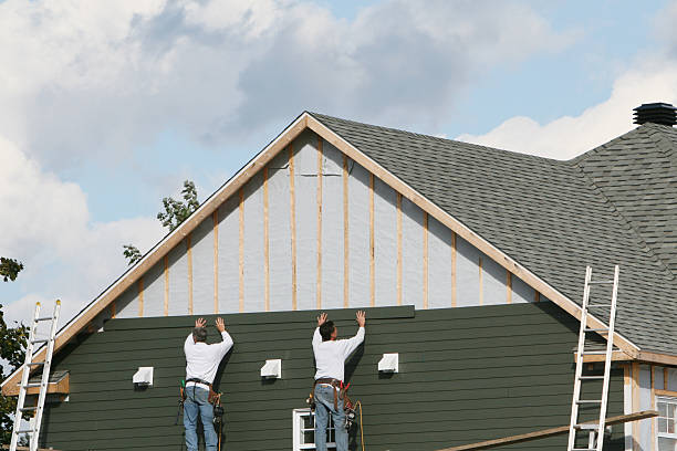 Professional Siding Installation technician working in Hilliards, PA
